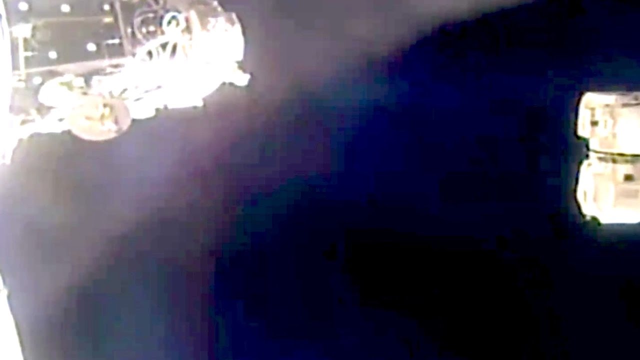 Breaking – huge “alien” shadow floats past ISS