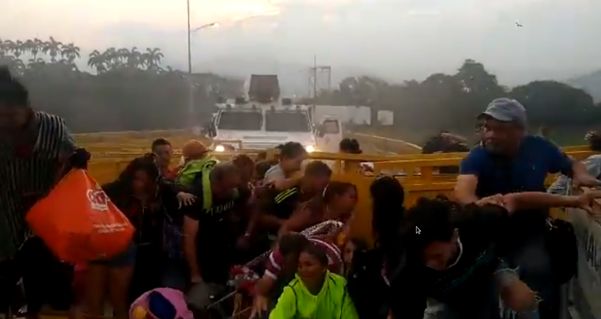 WATCH: Desperate times in #Venezuela  – Venezuelan people jumping the barricades to flee to Colombia!